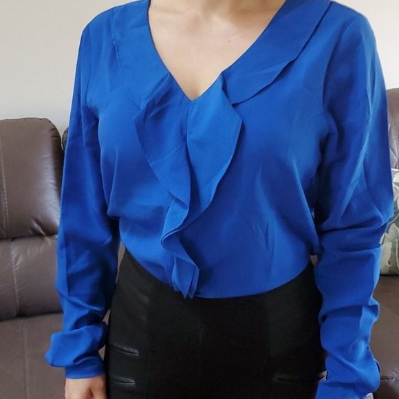 EUC AT Long Sleeve V-Neck w/Cascade Ruffle Detail - Picture 2 of 8